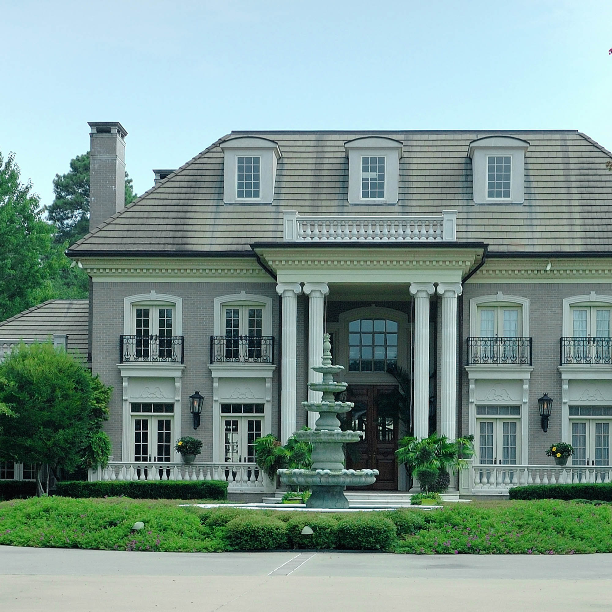 Photo of a mansion
