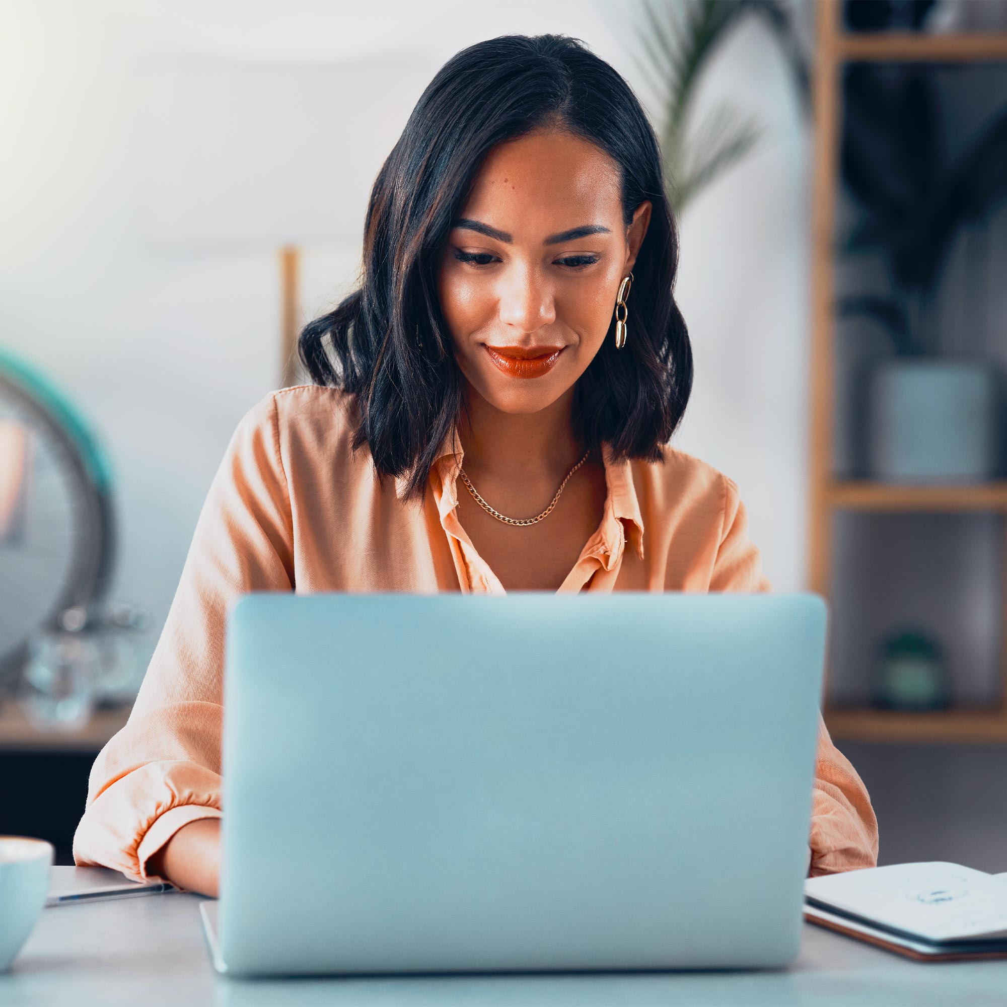 A woman sits at home and works remotely.